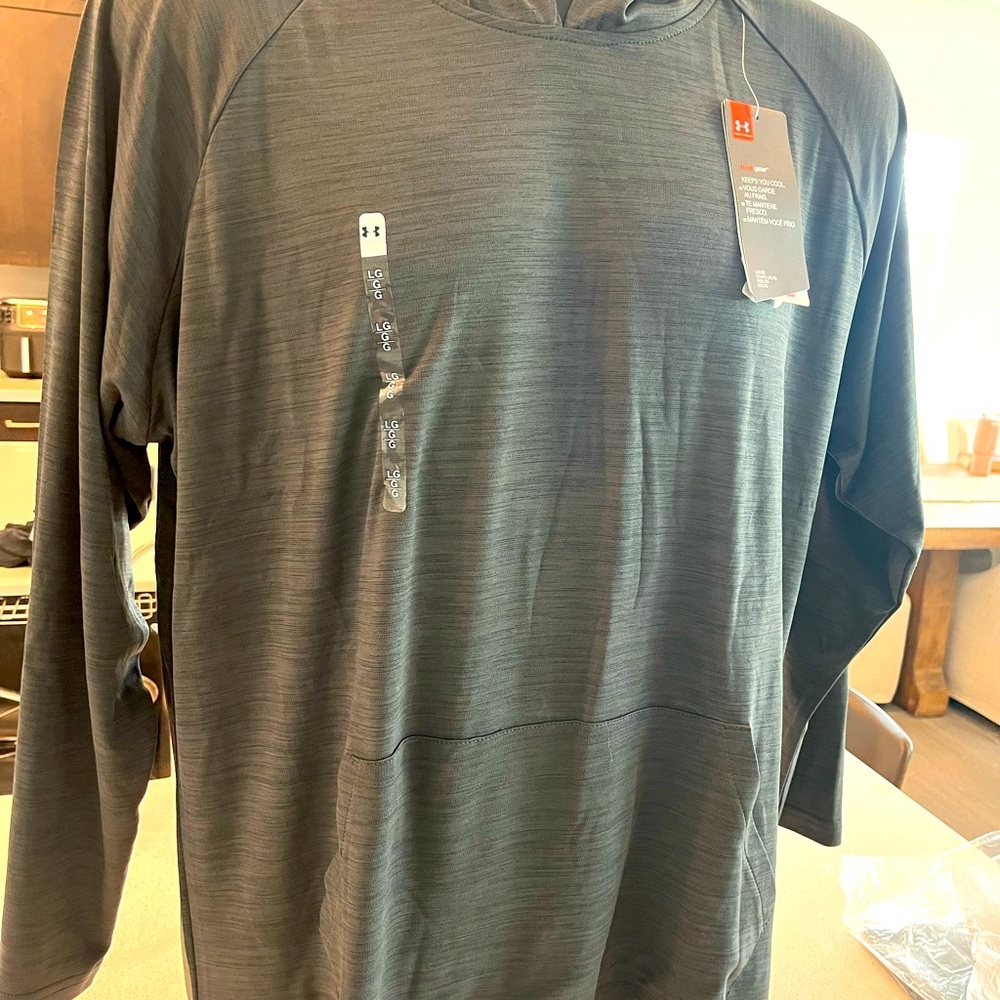 NWT Gray Men’s Under Armour Large Lightweight Hoodie Loose Fit Heat Gear